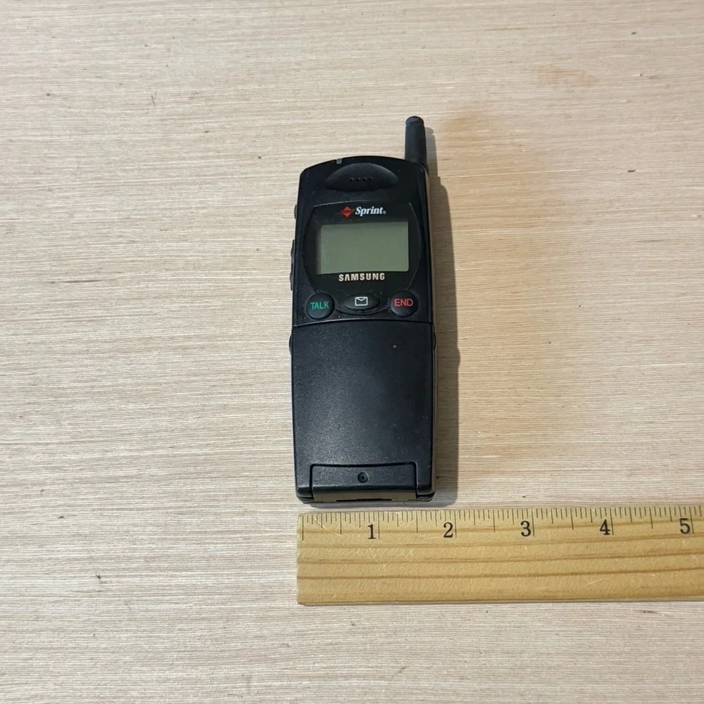 Samsung SCH-2000 Rare Cellular Phone Blk Sprint “UNTESTED”No Charger Buy As Is.